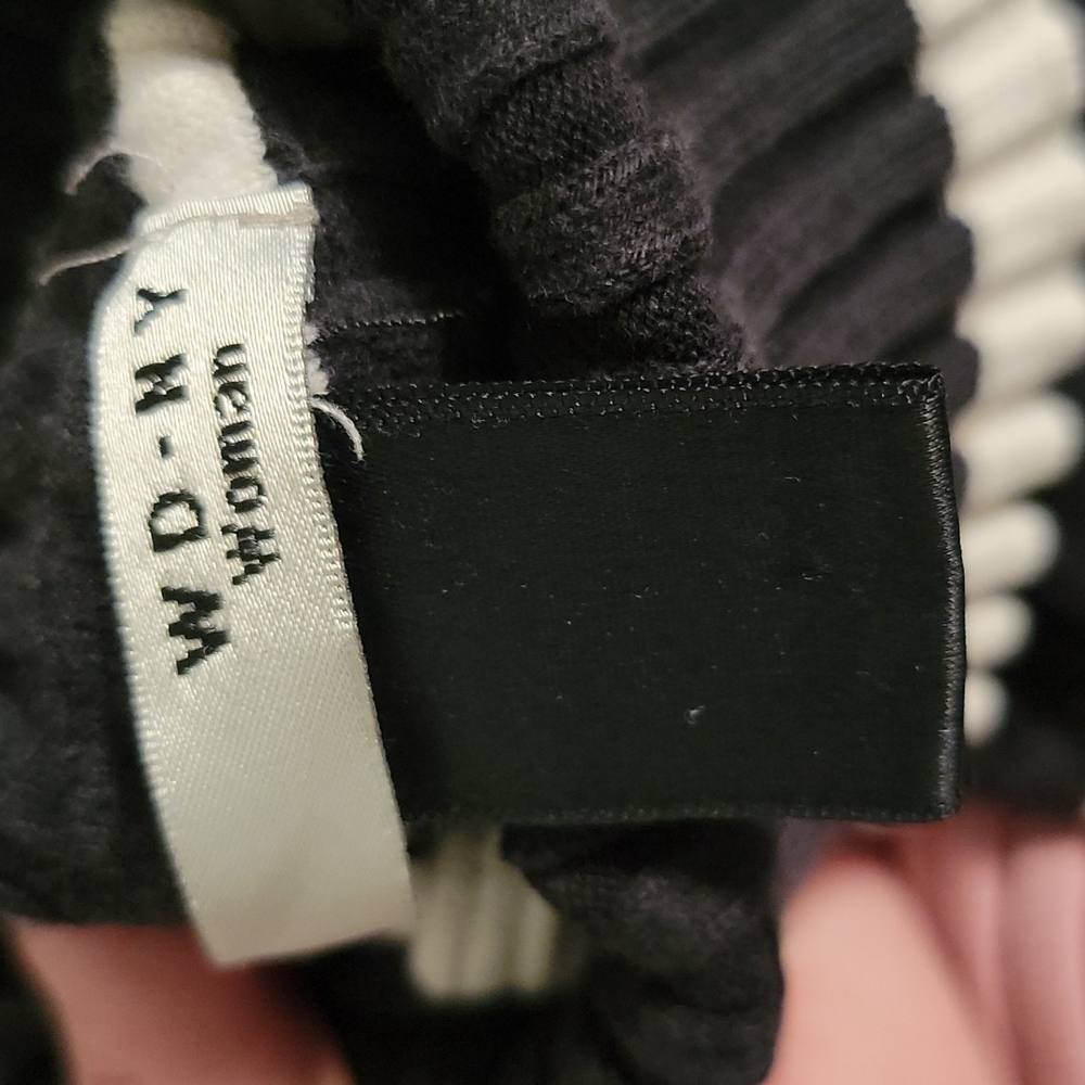 WD.NY Ribbed Turtleneck - Picture 3 of 3